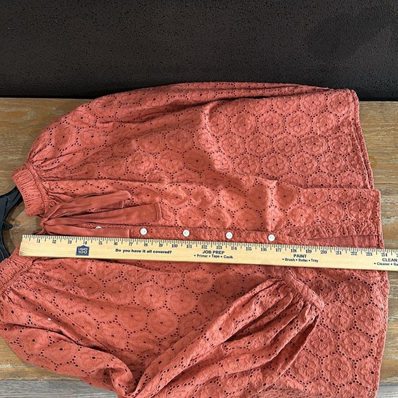 Roller Rabbit Eyelet Blouse w/ Bow detail in back - Picture 11 of 12